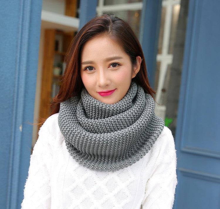 Thick knit ladies scarf cowl, solid gray chunky ribbed knit.
