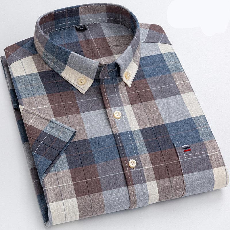 Men's plaid short-sleeve shirt, button-front with buttoned collar and chest pocket.