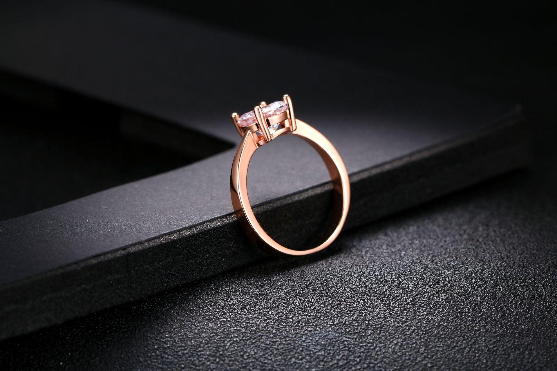 Rose gold and zircon ring - WOMONA.COM