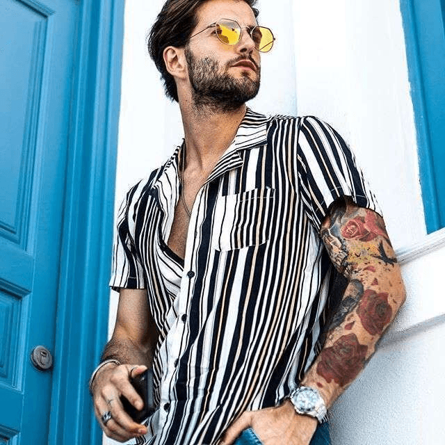 Men's black-and-white vertical striped short-sleeve button-up Hawaiian shirt