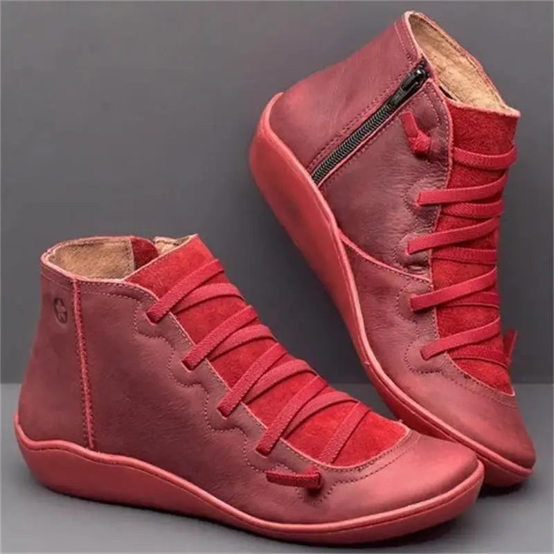 Women’s flat ankle boots in red leather-look, lace-up with side zipper detail